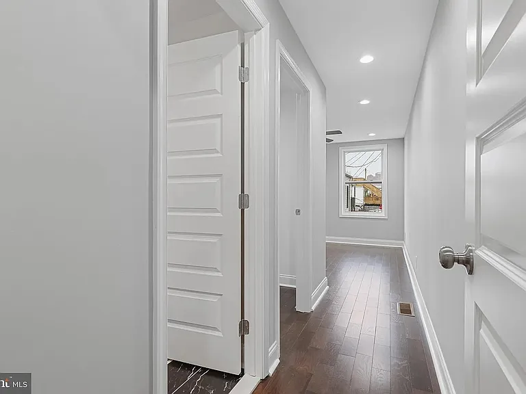 42 E Heath St — Photo 21
