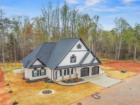 1424 Moonlight Way, Winston Salem, NC 27106