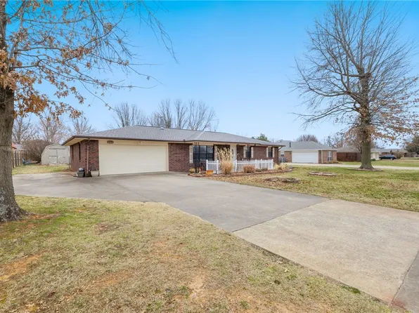 525 Concord St, Lowell, AR 72745