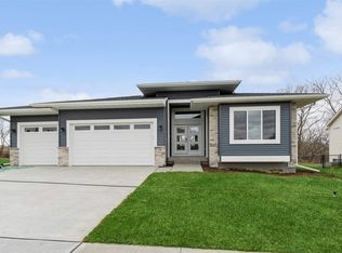 1201 Timber Trl, Solon, IA 52333