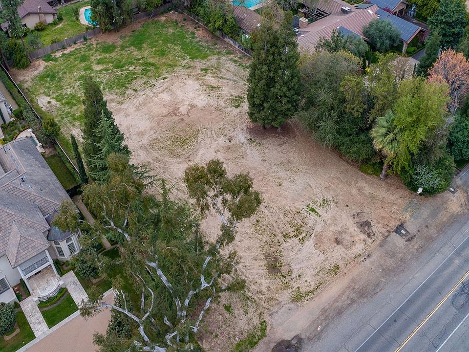 2nd image of 7113 N Van Ness Blvd