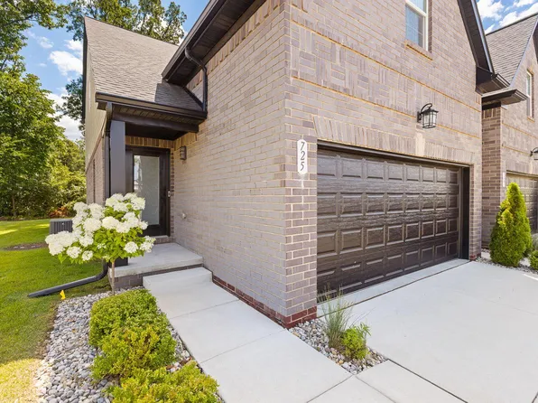 725 Chase Hanna St #9, Dundee, MI 48131
