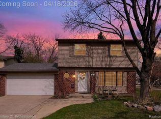 9343 Caprice Dr, Plymouth, MI 48170