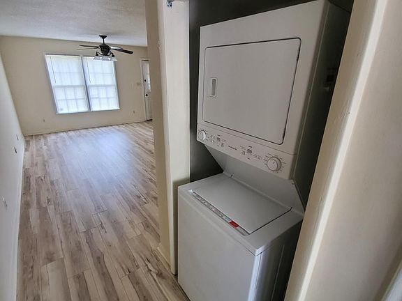 4th image of 2070 Kings Gate Cir
