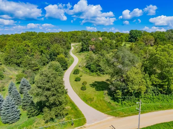 4920 Floyd Rd, Dodgeville, WI 53533