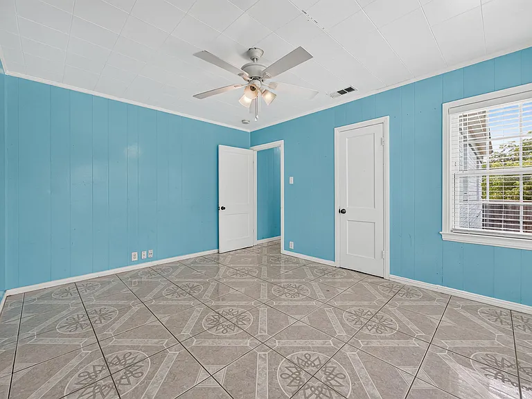 907 Buckalew St — Photo 18