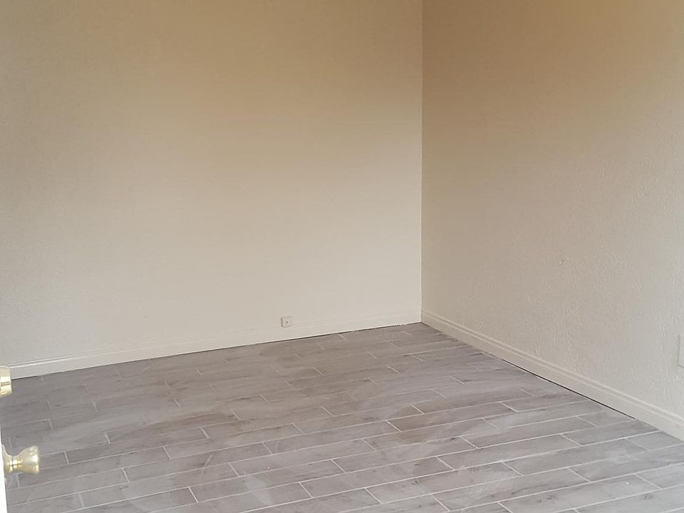 1st image of 139 W Manchester Blvd #2