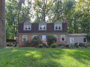 2 Fox Hill Dr W, Warren, NJ 07059