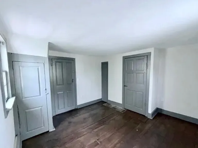 102 E Union St — Photo 16