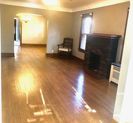 Living Room with fireplace