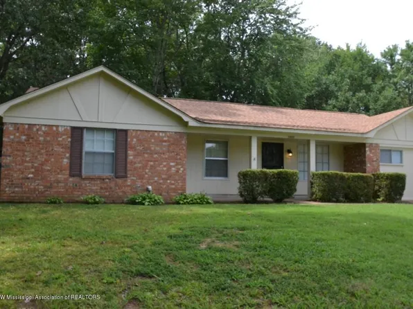 5845 Twin Lakes Dr, Horn Lake, MS 38637