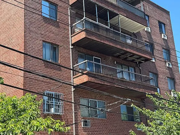 41-58 71st St #1B, Woodside, NY 11377