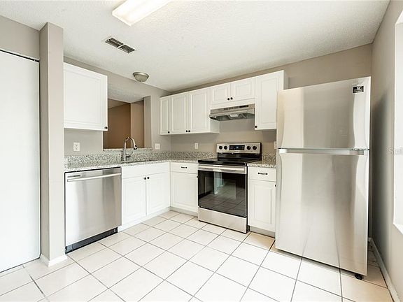 2nd image of 4914 Silver Oaks Vlg #D