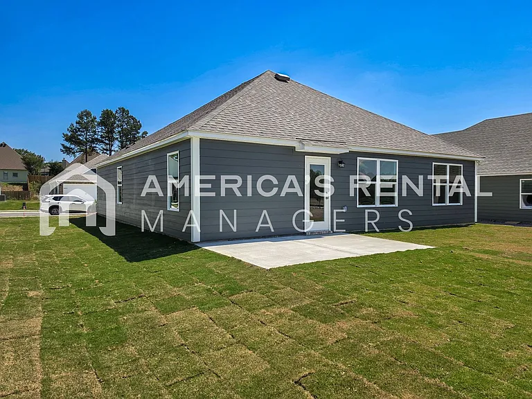 324 Oakmont Cir — Photo 43