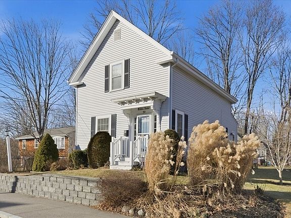 3rd image of 54 Jackson St