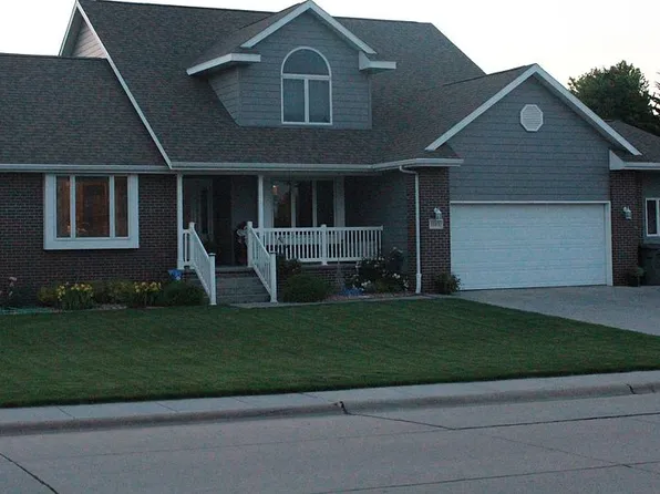 1103 W 40th St, Kearney, NE 68845