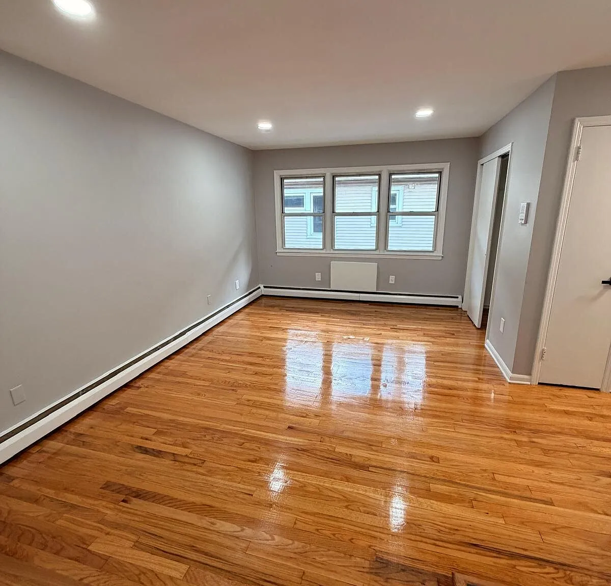 Studio Apartment — Photo 2
