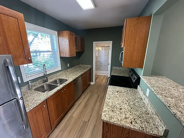 655 Jackson St — Photo 3