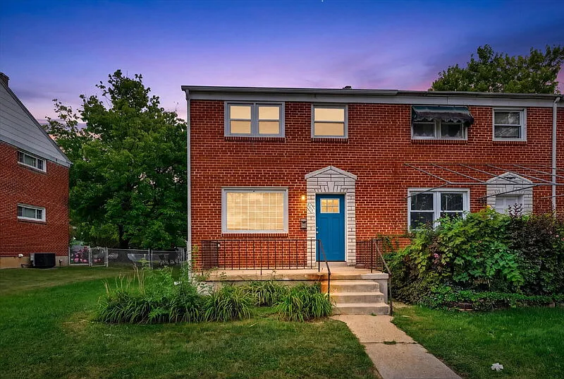 3 bed, 2.0 bath, 1584 sqft, $2,200 — Photo 1
