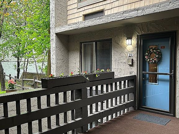 Short walk to Beach elevator