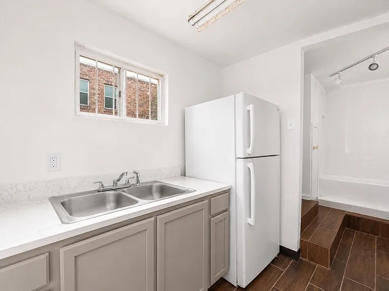 3705 Mandell St #4 — Photo 7