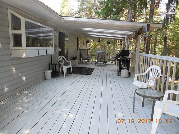2nd image of 700 N Lilac Ln
