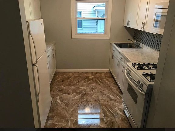 4th image of 137 Stroud Ave Floor 3