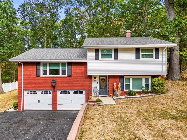 155 W Woodland Dr, Aliquippa, PA 15001