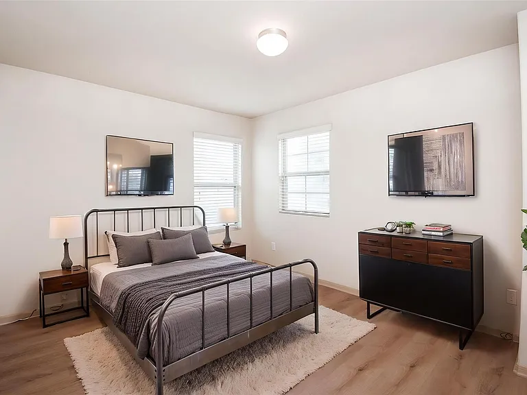 2106 Harmon Crest Ct — Photo 36
