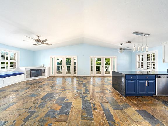 3rd image of 22748 Blackbeard Ln