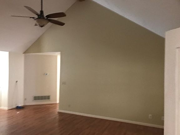 3rd image of 410 Greenwich Dr