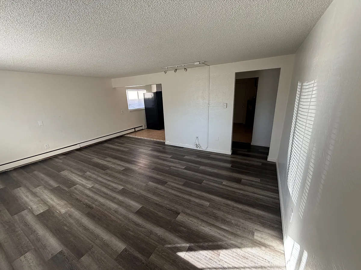 Building Photo - 3013 High Dr