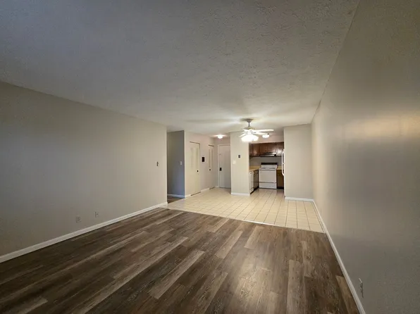 Creekwood Apartments - Farmington