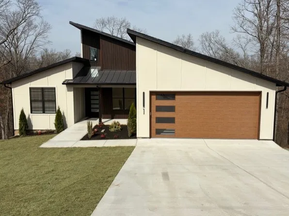 1 Logan Ln, Bella Vista, AR 72715