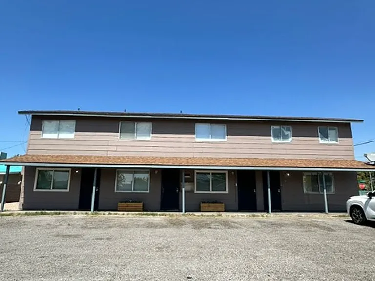 3411 Center Dr — Photo 2