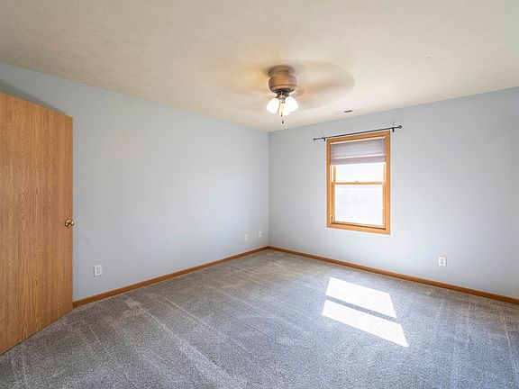5th image of 216 Brookvalley Dr