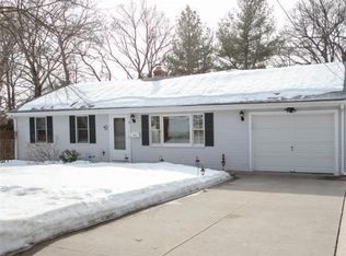 8 Crestwood Ave, Plainville, MA 02762