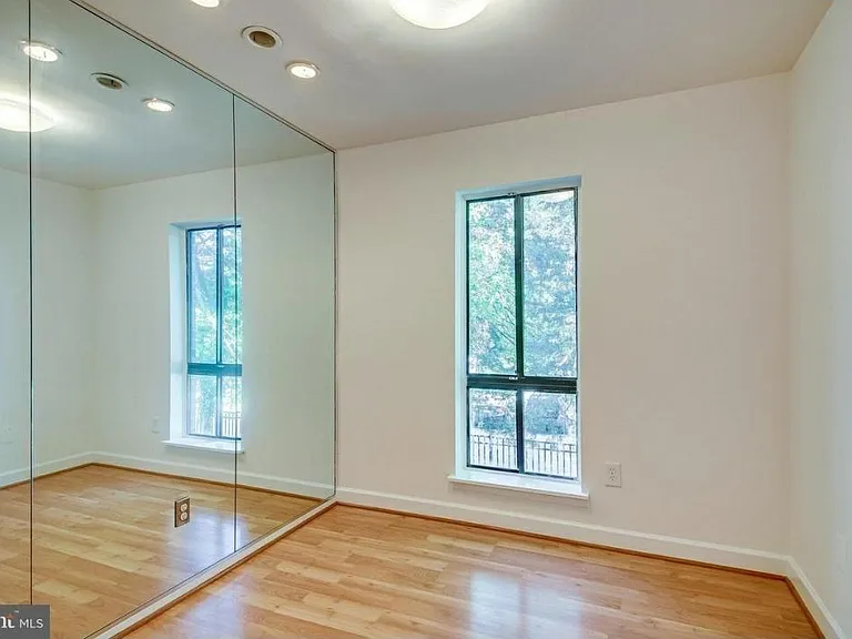 545 Florida Ave — Photo 19