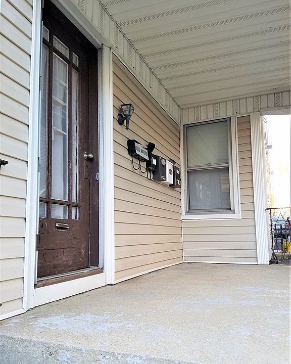 2nd image of 210 Franklin St