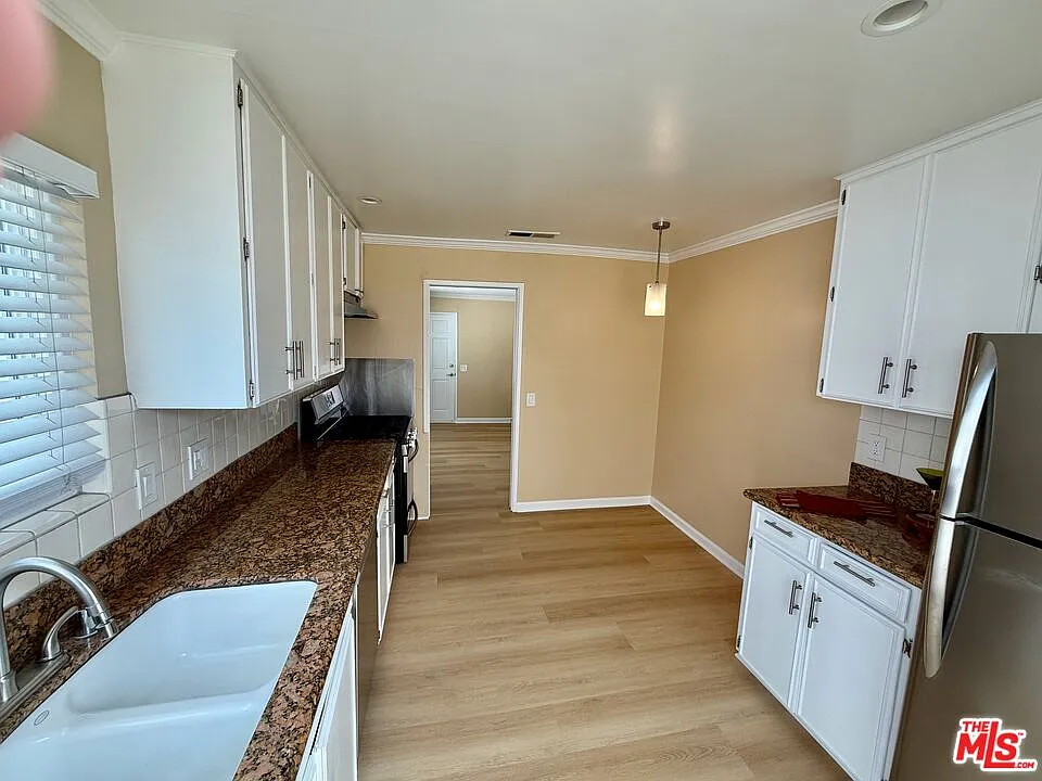 3 bed, 2.0 bath, 1300 sqft, $3,995 — Photo 3