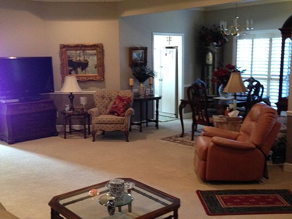 4th image of 1122 Wisteria Dr