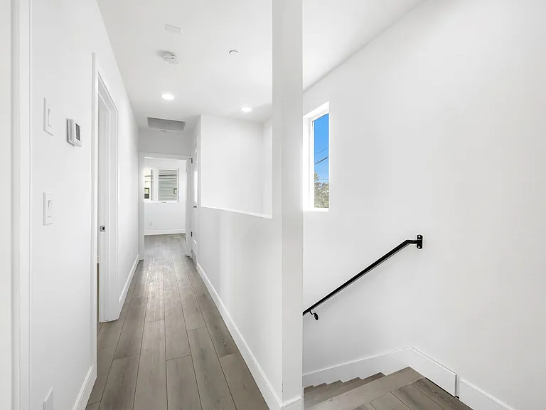 1150 W 38th St — Photo 106