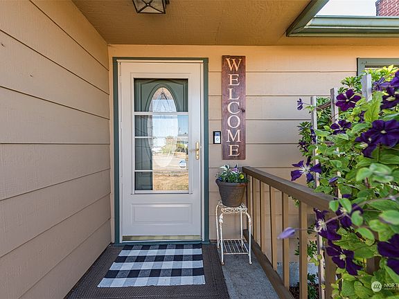 3rd image of 1022 Georgiana Street