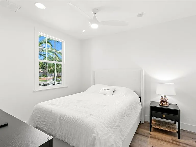 819 Bay Esplanade — Photo 46