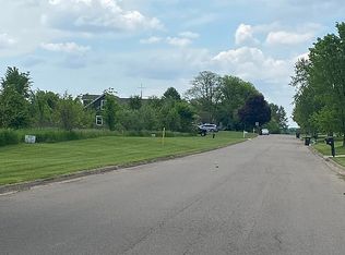 305 Tulip Dr, Three Oaks, MI 49128