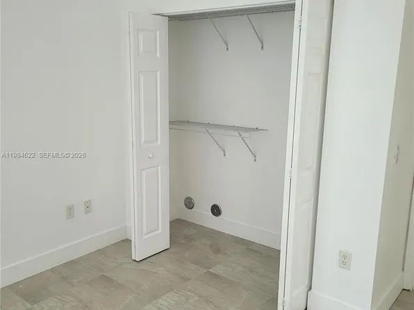 2451 Centergate Dr APT 301, Hollywood, FL 33025