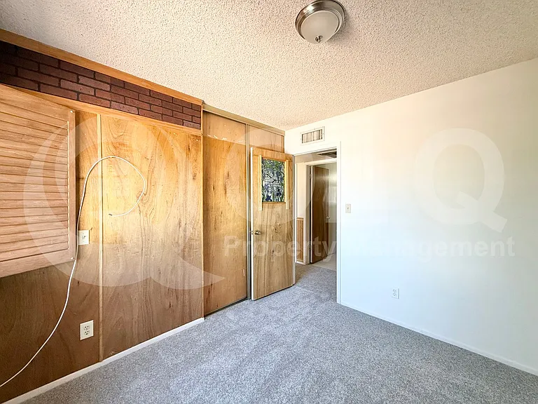 5208 S 40th Pl — Photo 11
