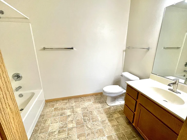 Stone Creek Apartments — Photo 17