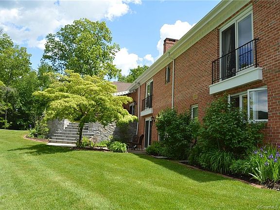 4th image of 20 Hidden Brook Dr