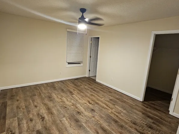 3202 Rue Royale St #2, Saint Charles, MO 63301